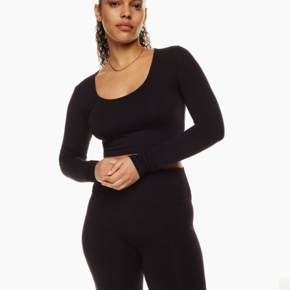 aritzia tna chill sammy long sleeve black crop top do
